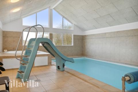 Det flotte bassenget i luksushus nr. 282 til 19 personer