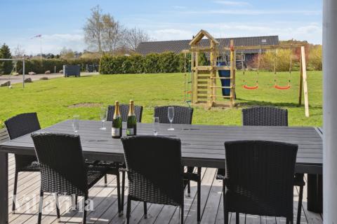 Luksushus nr. 282 har en deilig terrasse med gode hagemøbler til 19 personer.