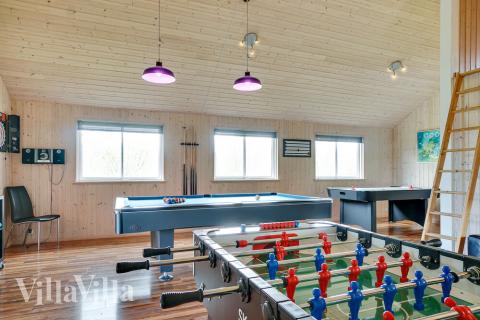 Luksushus nr. 285 til 18 personer tilbyr et stort aktivitetsrom med bl.a. biljard og dart