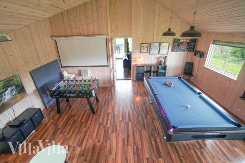 Aktivitetsrom i luksushus nr. 285 med 7 soverom og plass til 18 personer.