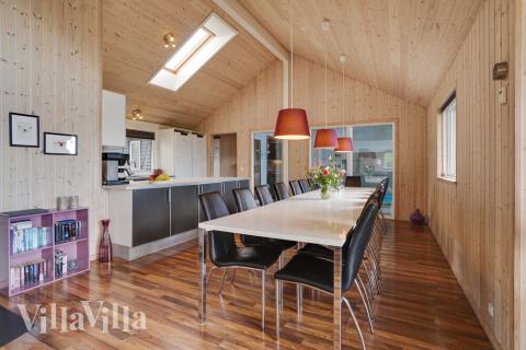 Oppholdsrom med plass til 18 i luksushus nr. 285.