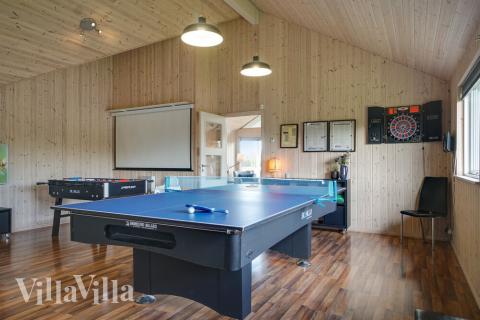 Konkurrer i feriehusets aktivitetsrom når dere besøker luksushus nr. 285 i Lolland/Falster/Møn.