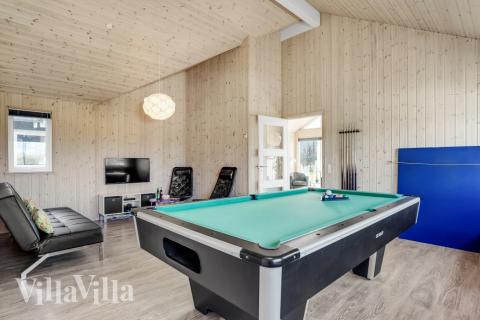 Luksushus nr. 299 til 16 personer tilbyr et stort aktivitetsrom med bl.a. biljard og dart