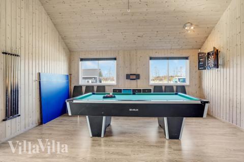I tillegg til alle aktivitetsmulighetene i husets bassengavdeling, kan du også spille biljard, bordtennis og dart i luksushus nr. 299