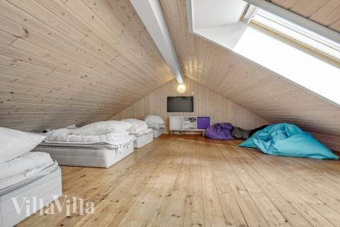 Noen av de 16 soveplassene i luksushus nr. 299 finnes på hems