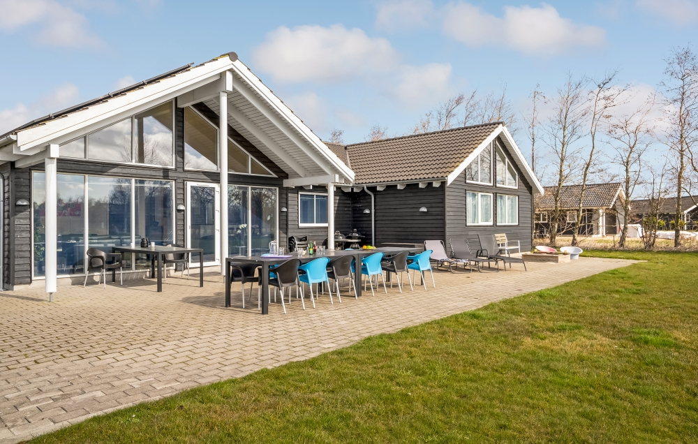 Dette lekre huset med svømmebasseng, nr. 299, med plass til 16 personer, ligger i Lolland/Falster/Møn