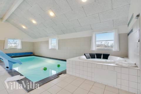 Ta en dukkert i bassenget i luksushus nr. 206 i Lolland/Falster/Møn.