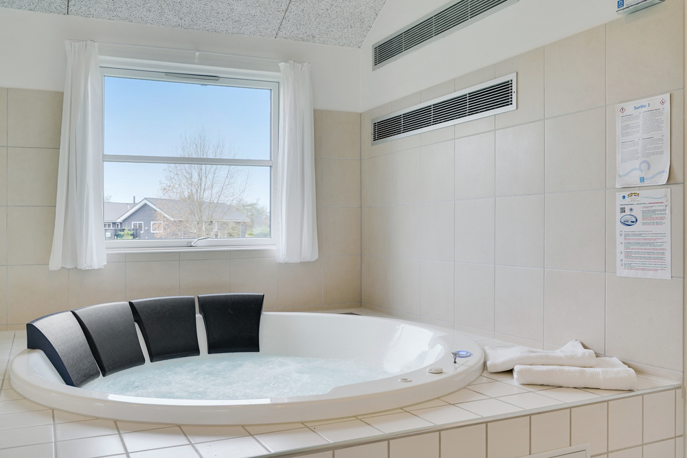 Nyt varmen i boblebadet i luksushus nr. 206 i Lolland/Falster/Møn