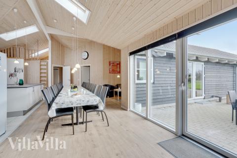 Oppholdsrom med plass til 24 i luksushus nr. 206.