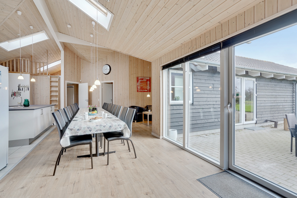 Oppholdsrom med plass til 24 i luksushus nr. 206.