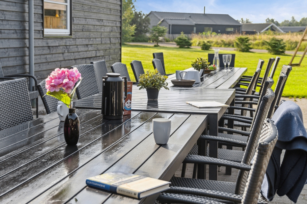Nyt en grillkveld på terrassen i luksushus nr. 206 i Lolland/Falster/Møn