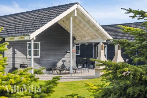 Luksushus nr. 206 har en deilig terrasse med gode hagemøbler til 24 personer.