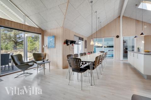 Oppholdsrom med plass til 18 i luksushus nr. 273.