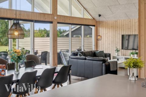 Oppholdsrom med plass til 16 i luksushus nr. 306.