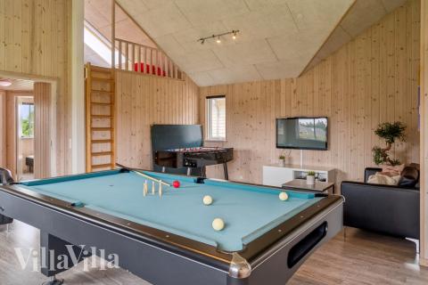 Luksushus nr. 306 til 16 personer tilbyr et stort aktivitetsrom med bl.a. biljard og dart
