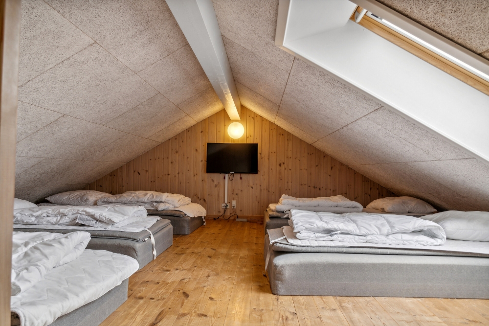 Noen av de 16 soveplassene i luksushus nr. 306 finnes på hems