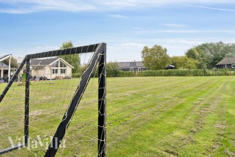 I tillegg til alle aktivitetsmulighetene i husets bassengavdeling, tilbyr også luksushus nr. 306 mengder av utendørsaktiviteter