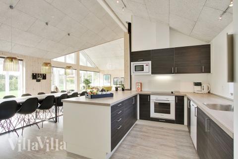 Kjøkkenet i luksushus nr. 307 er fullt utstyrt så dere lett kan lage mat til 16 personer.