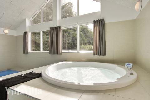 Nyt varmen i boblebadet i luksushus nr. 307 i Fyn og øyer