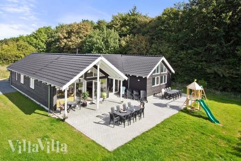 Dette lekre sommerhuset med basseng på Langeland byr på en ferieopplevelse med både avslapping og aktiviteter\r\n