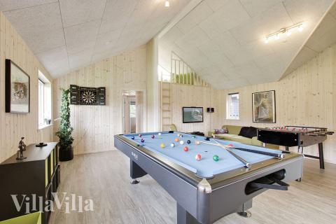 I tillegg til alle aktivitetsmulighetene i husets bassengavdeling, kan du også spille biljard, bordtennis og dart i luksushus nr. 307