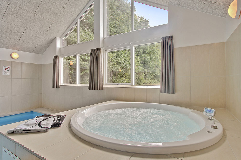 Nyt varmen i boblebadet i luksushus nr. 308 i Fyn og øyer