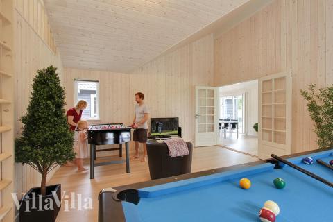 Luksushus nr. 309 til 14 personer tilbyr et stort aktivitetsrom med bl.a. biljard og dart