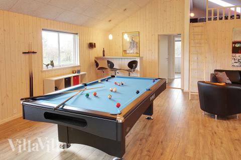 I tillegg til alle aktivitetsmulighetene i husets bassengavdeling, kan du også spille biljard, bordtennis og dart i luksushus nr. 310