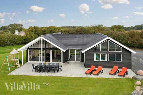 Velkommen til dette luksushuset med basseng, som ligger i nærheten av den barnevennlige stranden ved Skåstrup på Nordfyn\r\n