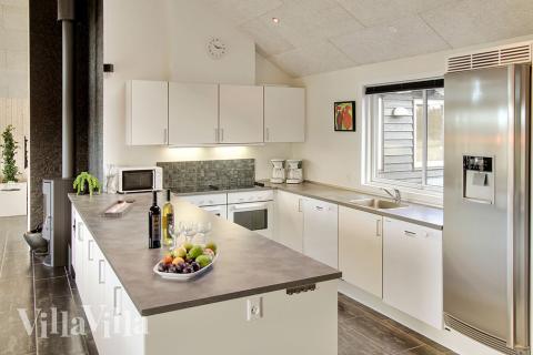 Kjøkkenet i luksushus nr. 311 er fullt utstyrt så dere lett kan lage mat til 18 personer.