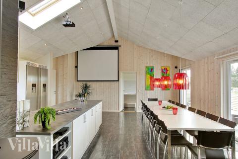 Oppholdsrom med plass til 18 i luksushus nr. 311.