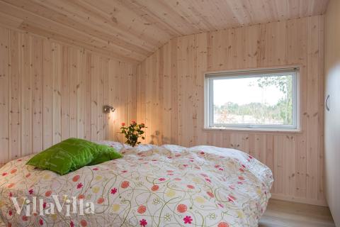 Et av de 5 soverommene i luksushus nr. 303 i Sverige.