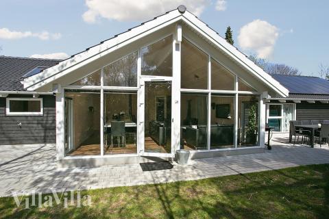 Luksushus nr. 312 har en deilig terrasse med gode hagemøbler til 14 personer.