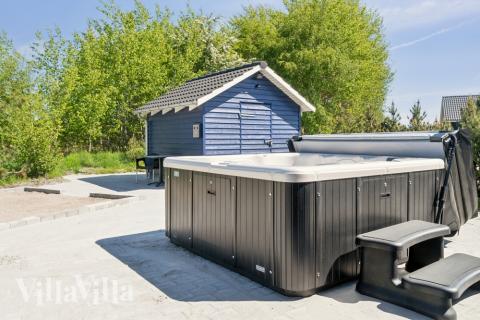 Nyt varmen i boblebadet i luksushus nr. 314 i Lolland/Falster/Møn