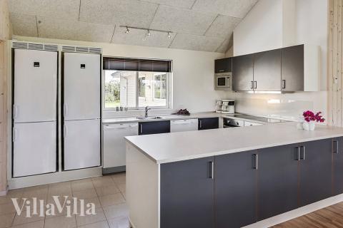 Kjøkkenet i luksushus nr. 315 er fullt utstyrt så dere lett kan lage mat til 18 personer.