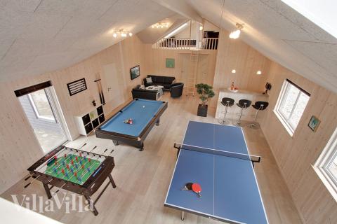 I tillegg til alle aktivitetsmulighetene i husets bassengavdeling, kan du også spille biljard, bordtennis og dart i luksushus nr. 316