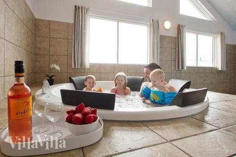 Nyt varmen i boblebadet i luksushus nr. 316 i Fyn og øyer
