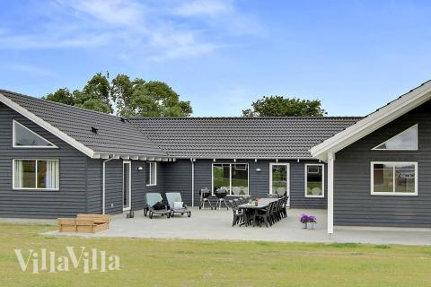 Luksushus nr. 316 har en deilig terrasse med gode hagemøbler til 22 personer.