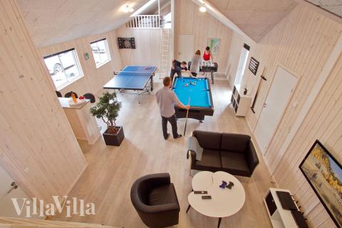 Luksushus nr. 316 til 22 personer tilbyr et stort aktivitetsrom med bl.a. biljard og dart