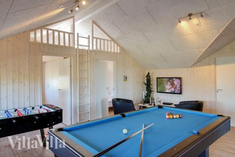 I tillegg til alle aktivitetsmulighetene i husets bassengavdeling, kan du også spille biljard, bordtennis og dart i luksushus nr. 317
