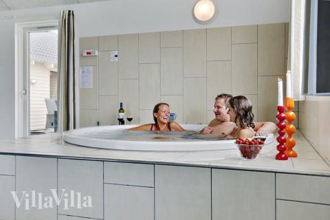 Nyt varmen i boblebadet i luksushus nr. 318 i Fyn og øyer