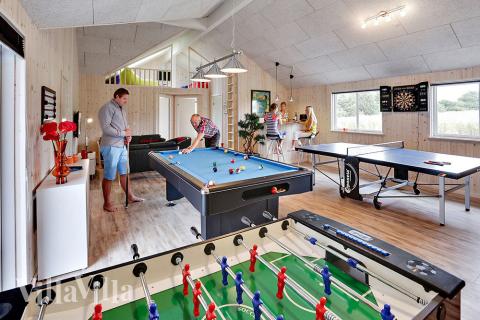 Luksushus nr. 318 til 22 personer tilbyr et stort aktivitetsrom med bl.a. biljard og dart