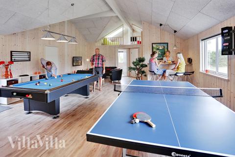 I tillegg til alle aktivitetsmulighetene i husets bassengavdeling, kan du også spille biljard, bordtennis og dart i luksushus nr. 318