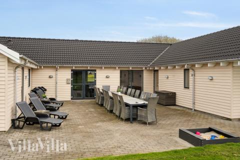 Luksushus nr. 318 har en deilig terrasse med gode hagemøbler til 22 personer.