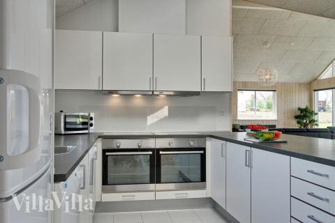 Kjøkkenet i luksushus nr. 319 er fullt utstyrt så dere lett kan lage mat til 18 personer.