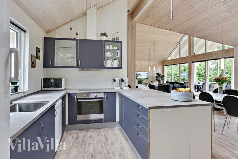 Kjøkkenet i luksushus nr. 321 er fullt utstyrt så dere lett kan lage mat til 16 personer.