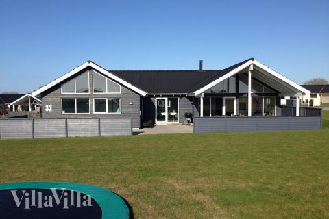 Lekker luksuriøs feriebolig på Nordfyn med basseng, spabad, sauna, biljard, dart, bordtennis og mye mer\r\n