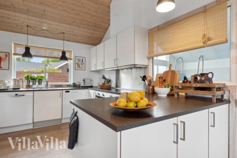 Kjøkkenet i luksushus nr. 323 er godt innrettet.