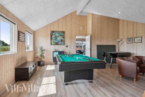I tillegg til alle aktivitetsmulighetene i husets bassengavdeling, kan du også spille biljard, bordtennis og dart i luksushus nr. 324