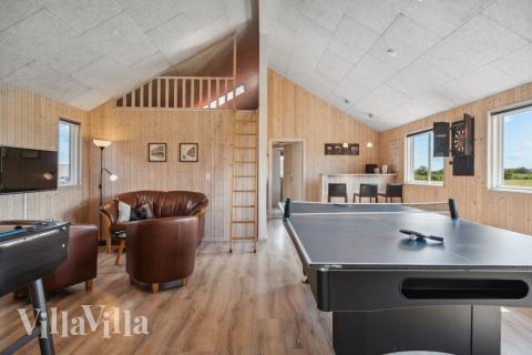 Luksushus nr. 324 til 18 personer tilbyr et stort aktivitetsrom med bl.a. biljard og dart